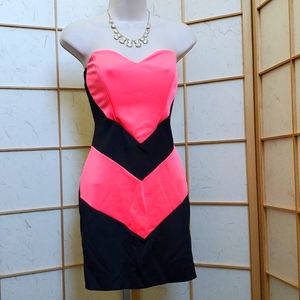 Women black/highlighter pink Lipstick Sleeveless Party Dress in a Size Small